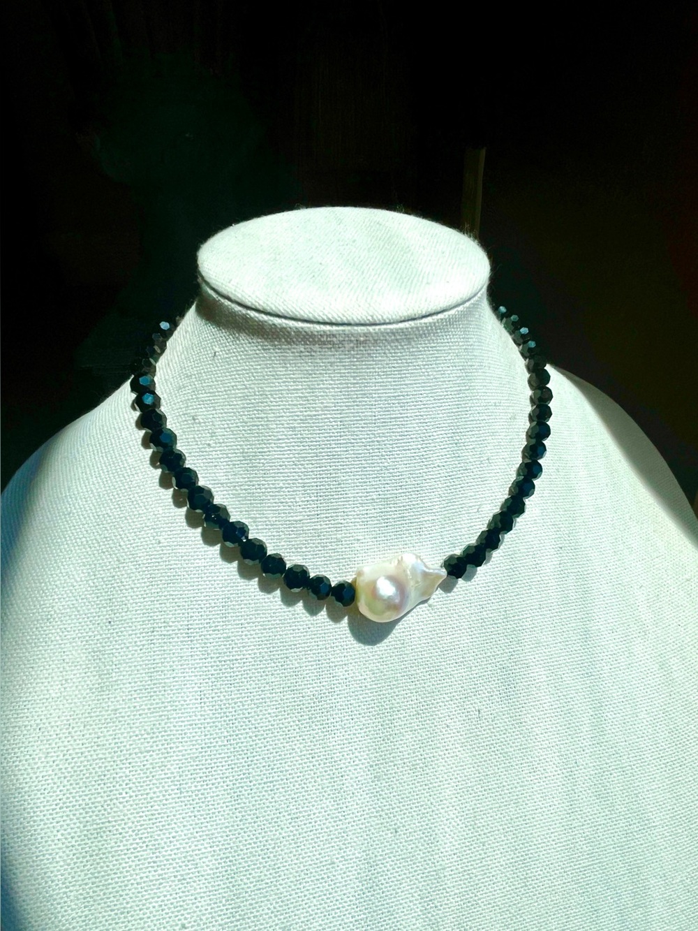 Black Faceted Crystal Bead Choker Necklace with Single 1.3 Inches Baroque Pearl
